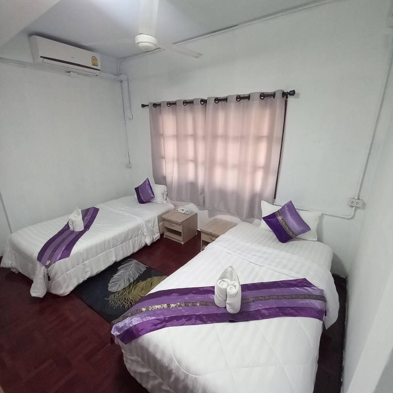 Hostel Chiangmai First House & Tour *