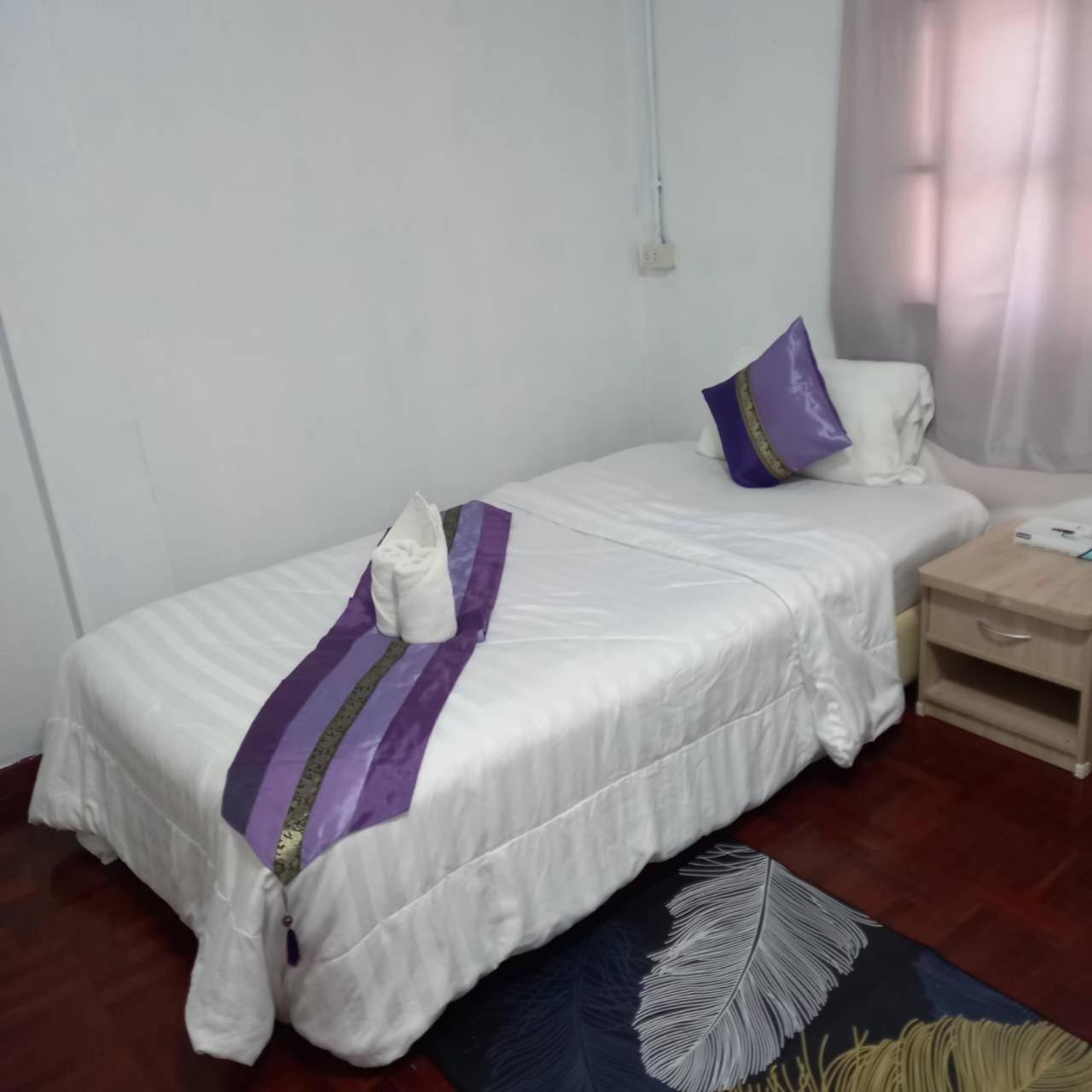 Chiangmai First House & Tour Hostel