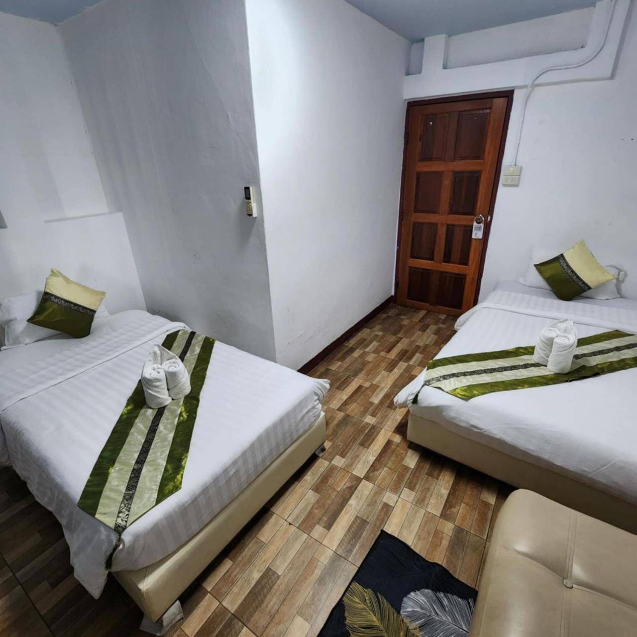 Hostel Chiangmai First House & Tour Chiang Mai